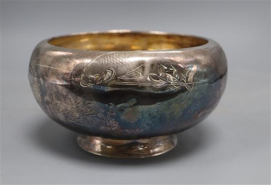 A Japanese white metal fruit bowl, engraved with carp, 17.5cm in diameter, 13oz.